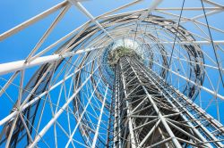 Dettaglio della torre dell'alfabeto Georgiano a Batumi - © saiko3p / Shutterstock.com