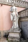 Dettaglio di una statua all'ingresso del cortile del palazzo di Oeiras, Portogallo - © ribeiroantonio / Shutterstock.com