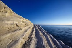 Dettaglio gradini roccia Scala dei Turchi Realmonte - © Angelo Giampiccolo / Shutterstock.com