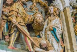 Dettaglio scultoreo all'interno della cattedrale di Nostra Signora di Amiens, Francia. Dichiarata patrimonio dell'umanità dell'Unesco nel 1981, questa basilica è impreziosita ...