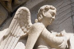 Dettaglio di una scultura esterna della cattedrale di Dinan (o Basilique de Saint-Sauveur), in Bretagna. - © Claudio Giovanni Colombo / Shutterstock.com