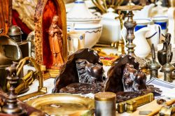 Diano Colleziona, il mercato del collezionismo e delle pulci a Diano Marina in Liguria - © iryna1 / Shutterstock.com