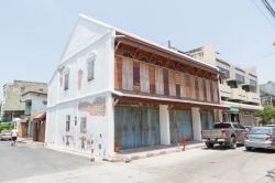 Dipinti murali su una casa di Nang Ngam Street a Songkhla, popolare destinazione turistica nel distretto di Muang (Thailandia) - © rachata photography / Shutterstock.com