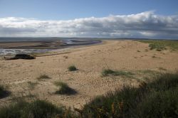 Dornoch, una delle spiagge che si affacciano sul Mare del Nord, Scozia. Il suggestivo scenario naturale offerto da questo territorio del Regno Unito.



