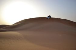 Dune bashing nel deserto: si tratta di un'attività emozionante da compiere a bordo di un fuoristrada nel deserto, guidato da personale esperto che conosca i segreti delle dune e che ...