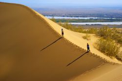 Dune di sabbia nel Parco Nazionale Altyn-Emel, nel Kazakistan - © Maxim Petrichuk / Shutterstock.com