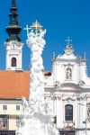 Edifici affacciati sulla Piazza del Municipio a Sankt Polten, Austria.
