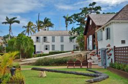 Edifici al Nelson's Dockyard National Park di Antigua, Caraibi. Questo parco comprende lo storico cantiere navale situato sull'estremo meridionale dello stato di Antigua a Barbuda, la ...