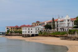 Edifici coloniali a Casco Viejo, la vecchia città di Panama City. Qui si possono scoprire le antiche radici di Panama proprio dove la città fu ricostruita in seguito alla distruzione ...