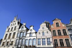 Edifici del XVIII° secolo nel cuore della città di Mechelen, Belgio - © 310294460 / Shutterstock.com