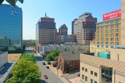 Edifici e palazzi affacciati su Market Street nel centro di Hartford, Connecticut, USA - © Wangkun Jia / Shutterstock.com