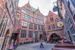 Edifici in mattoni nella storica via Boettcher nel centro di Brema, Germania - © Philip Lange / Shutterstock.com