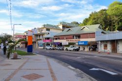 Edifici in una strada di Victoria, capitale dell'isola di Mahé, Seychelles - © Authentic travel / Shutterstock.com