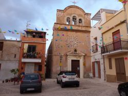 Edifici nel centro storico di Trappeto, borgo della Sicilia - © lensfield / Shutterstock.com