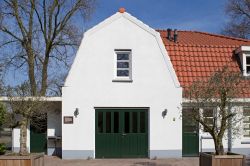 Edifici nel cimitero ebraico di Hilversum, Olanda. - © Ronald Wilfred Jansen / Shutterstock.com