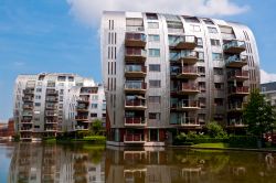 Alcuni edifici in un quartiere di Den Bosch, Olanda. Si tratta di una città moderna dove vecchie nuove architetture convivono le une accanto alle altre - foto © Donatas Dabravolskas ...