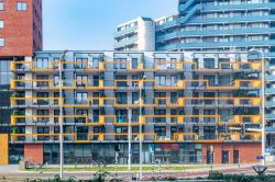 Edifici residenziali con balconi color giallo nella cittadina di Nijmegen, Olanda - © Daniel Doorakkers / Shutterstock.com