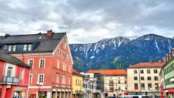 Edifici storici nella città vecchia di Spittal an der Drau, Carinzia, Austria. Il primo insediamento di cui si hanno notizie è datato 1191.
