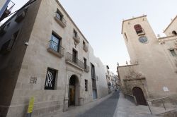 L'edificio del Museo di Arte Contemporanea di Alicante, Spagna: esempio di architettura moderna spagnola, questo palazzo è stato progettato da Sol Madridejos e Juan Carlos Sancho ...