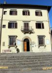 Edificio in piazza del popolo a Borgo San Lorenzo - © Sailko - CC BY 3.0, Wikipedia