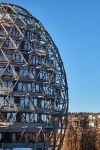 Un edificio moderno a forma di uovo arrotondato nella città di Winterberg, Germania - © Nielskliim / Shutterstock.com