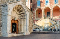 Un edificio religioso dell'antico centro di Ventimiglia, provincia di Imperia, Liguria.
