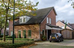 Edificio residenziale in una strada della città di Tilburg, Olanda - © UA-pro / Shutterstock.com