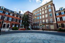 Edilizia residenziale in Washington Square a Philadelphia, Pennsylvania, in primavera.
