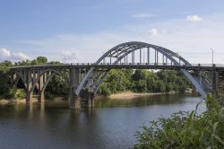 Edmund Pettus Bridge, il famoso ponte della marcia di Selma (Alabama).
