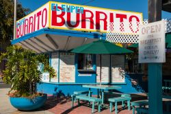 El Super Burrito è un tipico locale che si trova lungo la storica Route 66 a Pasadena - © Atomazul / Shutterstock.com 