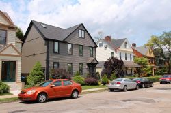 L'elegante area residenziale di Shadyside a Pittsburgh, Pennsylvania. Con una popolazione di oltre 305 mila abitanti, Pittsburgh è la seconda più grande città dello ...