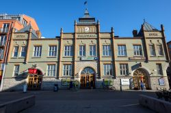 L'elegante edificio del Saluhall a Norrkoping, Svezia. Venne costruito nel 1899 su disegno dell'architetto Werner Nothun - © Rolf_52 / Shutterstock.com