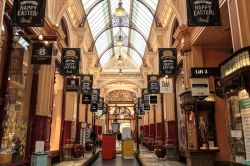 L'elegante interno della Block Arcade di Melbourne, stato di Victoria, Australia - © ribeiroantonio / Shutterstock.com