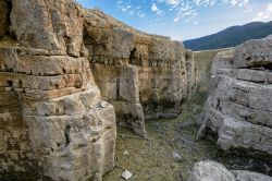 Erosioni nel lago effimero di Cerknica, Slovenia - Alcune suggestive architetture rocciose che si possono ammirare nel lago stagionale di Circonio quando il livello dell'acqua si abbassa ...