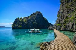 Escursione in barca sul mare di Palawan, isola nelle Filippine, famosa per le sue spiagge tropicali - © Phuong D. Nguyen / Shutterstock.com