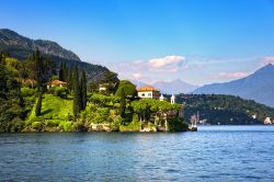 Escursione sul Lago di Como: una fotografia della regione di Lenno (Lombardia) / Shutterstock.com