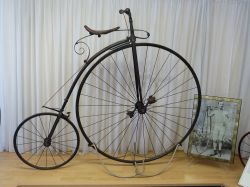 Un esemplare di bicicletta del 1876 al National Fietsmuseum Velorama di Nijmegen, Olanda - © Alizada Studios / Shutterstock.com