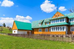 Estate a Chocholow: una tipica casa storica in legno sui Monti Tatra in Polonia
