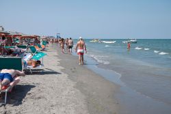 Estate a Lido di Classe in provincia di Ravenna: la grande spiaggia - © simona flamigni / Shutterstock.com