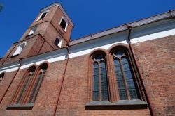 Esterno della Cattedrale dei Santi Pietro e Paolo a Kaunas (LItuania) - © fotique / iStockphoto LP.