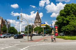 Esterno della chiesa russa ortodossa di St. John of Kronstadt a Amburgo, Germania. Nota prima come Gnadenkirche St. Pauli, venne poi ribattezzata nel 2007 - © Oscity / Shutterstock.com