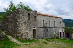 Esterno della vecchia chiesa di Santa Veneranda nella città di Bar, Montenegro. E' stata in parte restaurata - © Katsiuba Volha / Shutterstock.com 