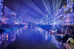 Evento di apertura del carnevale 2019 a Venezia, Veneto, by night - © Gentian Polovina / Shutterstock.com