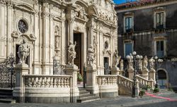 La facciata della cattedrale di Acireale, la città sulla costa orientale della Sicilia - © Nikiforov Alexander / Shutterstock.com