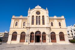Facciata della cattedrale di Agios Minas a Heraklion, Creta - Con la sua mole imponente questo edificio religioso è fra i più grandi di tutta la Grecia. Eretto nel XIX° secolo, ...