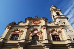 Facciata chiesa barocca a Crema in Lombardia - © Crisferra / Shutterstock.com