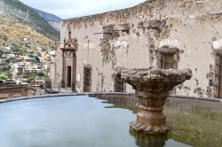 La facciata dell'Antigua Casa de la Moneda a Real de Catorce, San Luis Potosí (Messico), la vecchia zecca dove si batteva moneta. - © Antonio de Jesús Pérez  Cruz ...