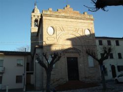 Facciata della chiesa di di S.Lucia a Piagge nelle Marche  - © Santox, GFDL, Wikipedia