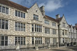 La facciata della Grande Sala del castello di Winchester, Inghilterra. Questa sala è un ampliamento del castello originario di Winchester costruito da Guglielmo il Conquistatore - © ...