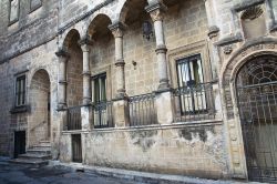 La facciata di Palazzo Pasanisi a Manduria, Puglia, Italia. Bell'esempio di architettura rinascimentale, l'edificio risale al XIX° secolo.
